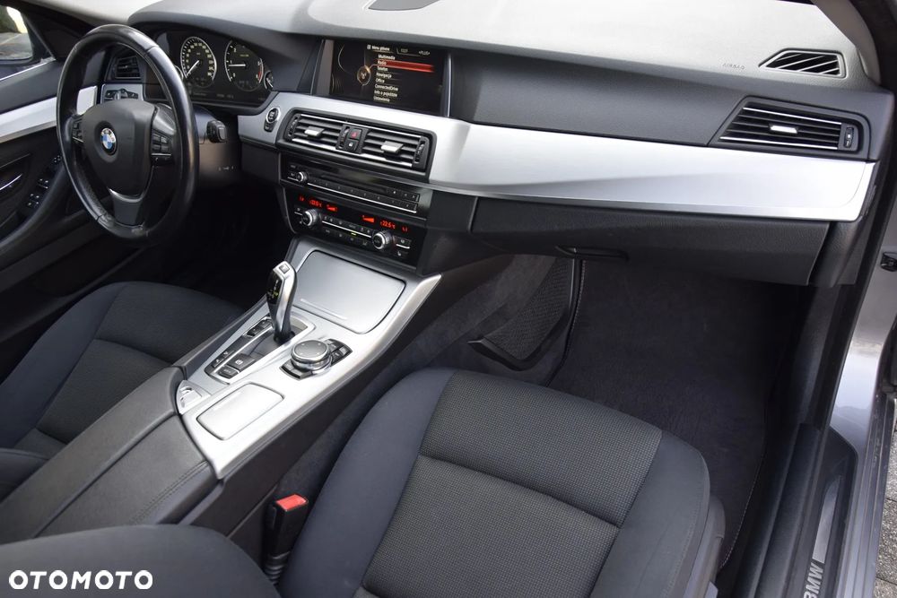 BMW Seria 5 520d xDrive - 24
