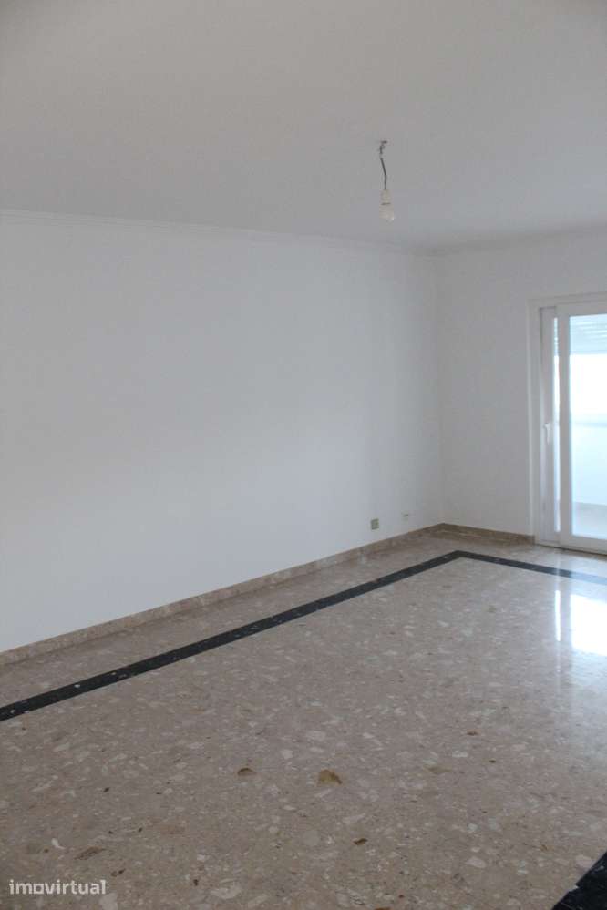 Apartamento T2 Renovado com 89m2, em Linda a Velha. - Grande imagem: 4/21