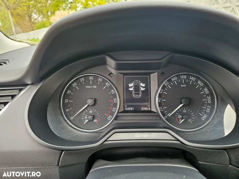 Skoda Octavia 2.0 TDI DSG 4X4 RS - 9