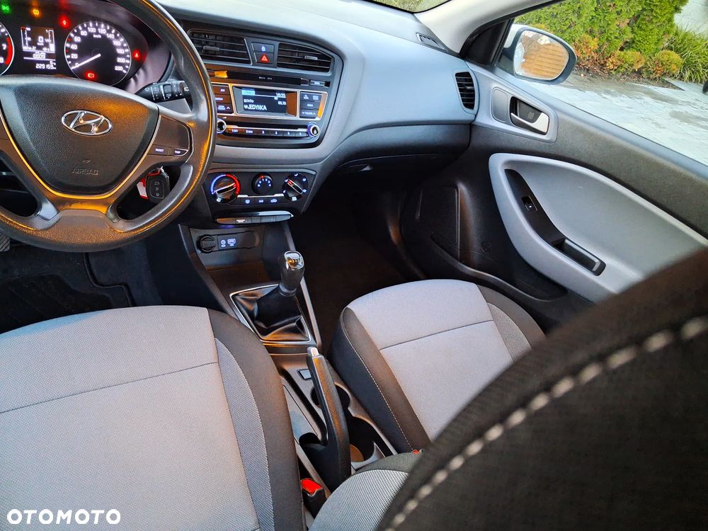 Hyundai i20 blue 1.2 Classic - 9