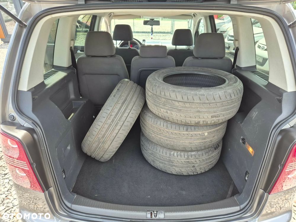 Volkswagen Touran 2.0 TDI DPF Highline DSG - 24