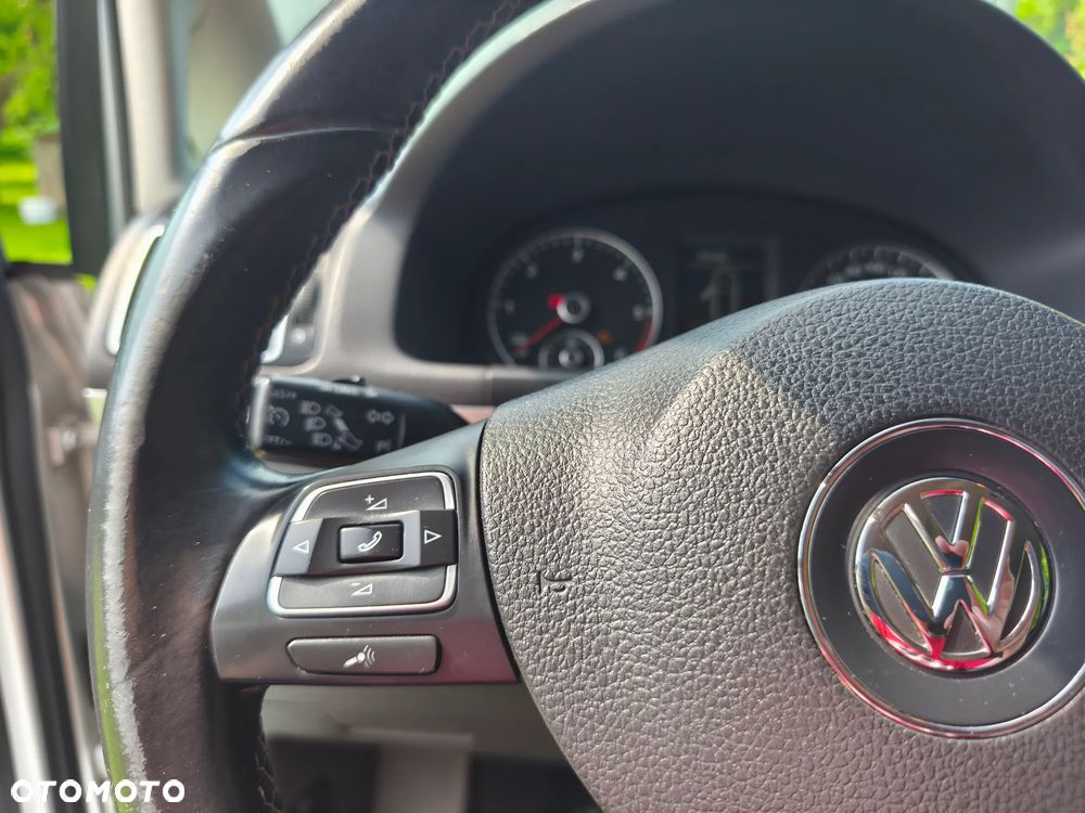 Volkswagen Touran 2.0 TDI DPF STYLE - 40