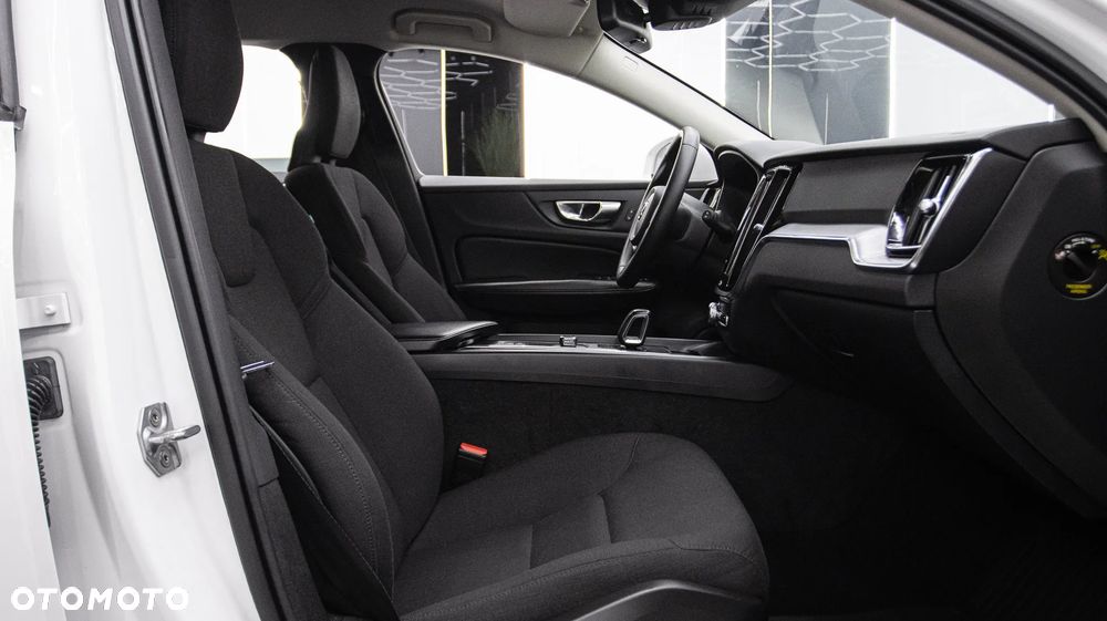 Volvo V60 B3 B Momentum Core - 19