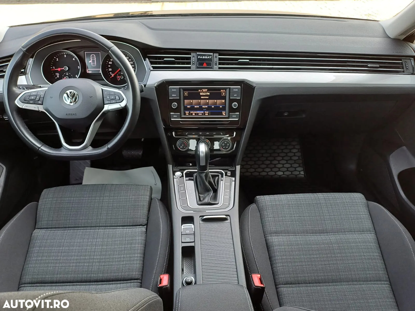 Volkswagen Passat 2.0 TDI DSG Comfortline - 9