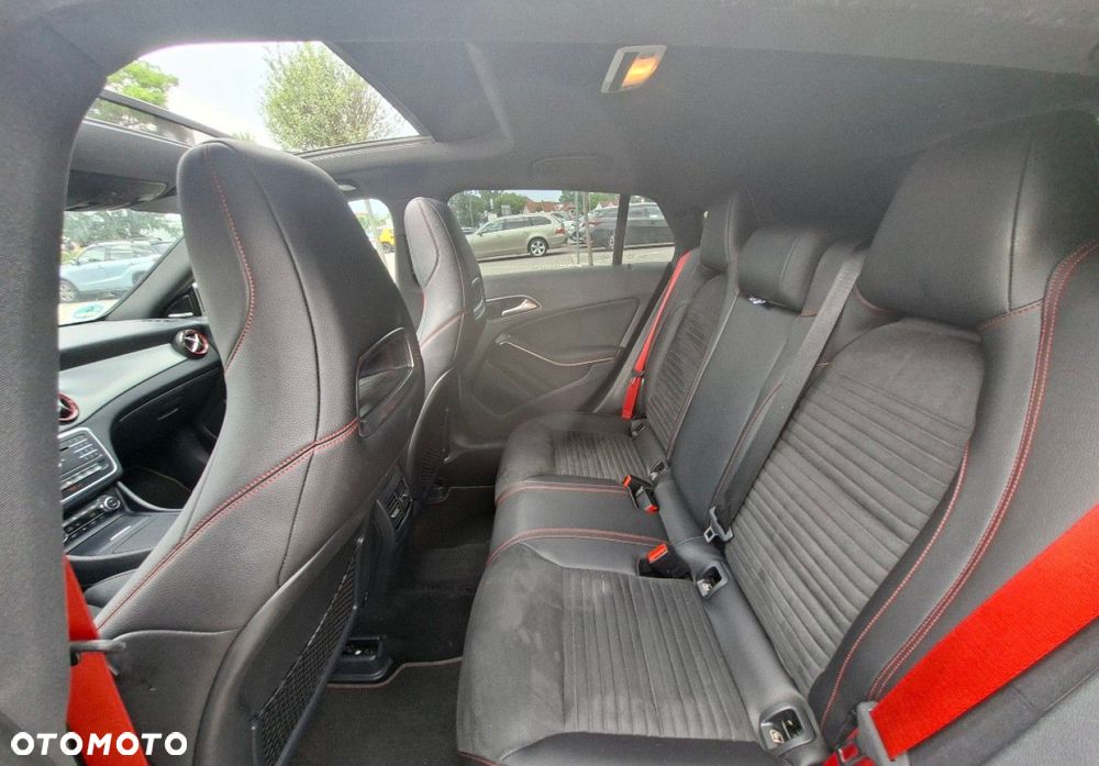 Mercedes-Benz CLA - 24