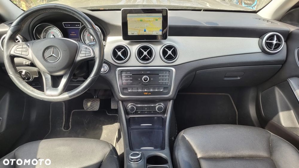 Mercedes-Benz CLA 200 7G-DCT UrbanStyle Edition - 9