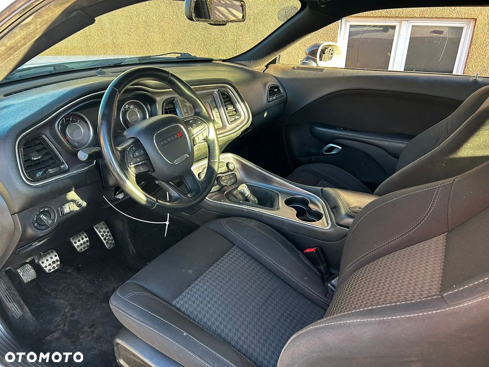 Dodge Challenger - 24