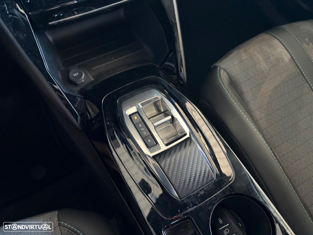 Peugeot e-2008 Allure - 11