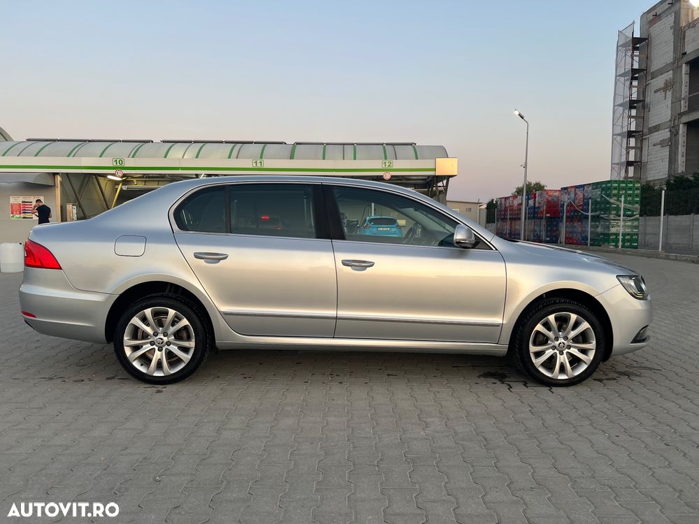 Skoda Superb Combi 2.0 TDI 4X4 Elegance - 5