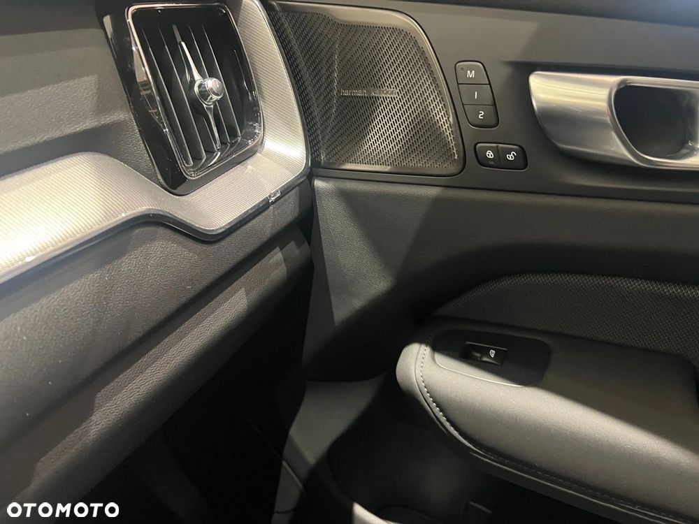 Volvo XC 60 B5 B AWD Ultimate Bright - 28
