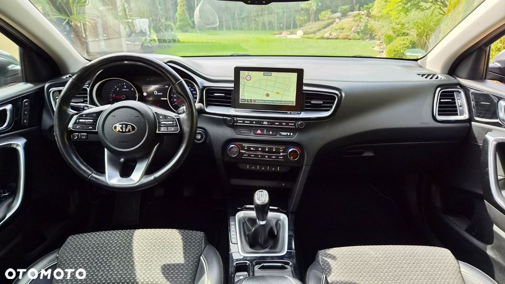 Kia Ceed 1.6 CRDi Vision - 17
