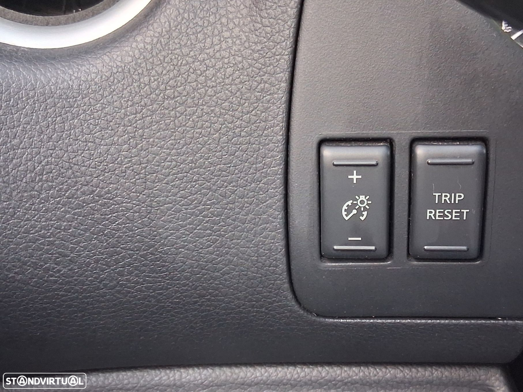 Nissan Navara 2.3 dCi CD 4WD N-Connecta Nav+Barras - 37