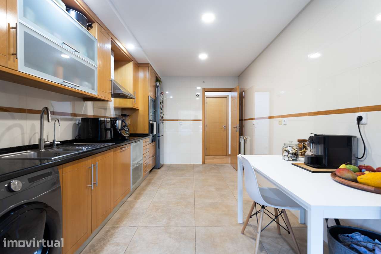 Apartamento T1 com Box e Carregamento Elétrico em Alverca, Urbanização - Grande imagem: 4/24