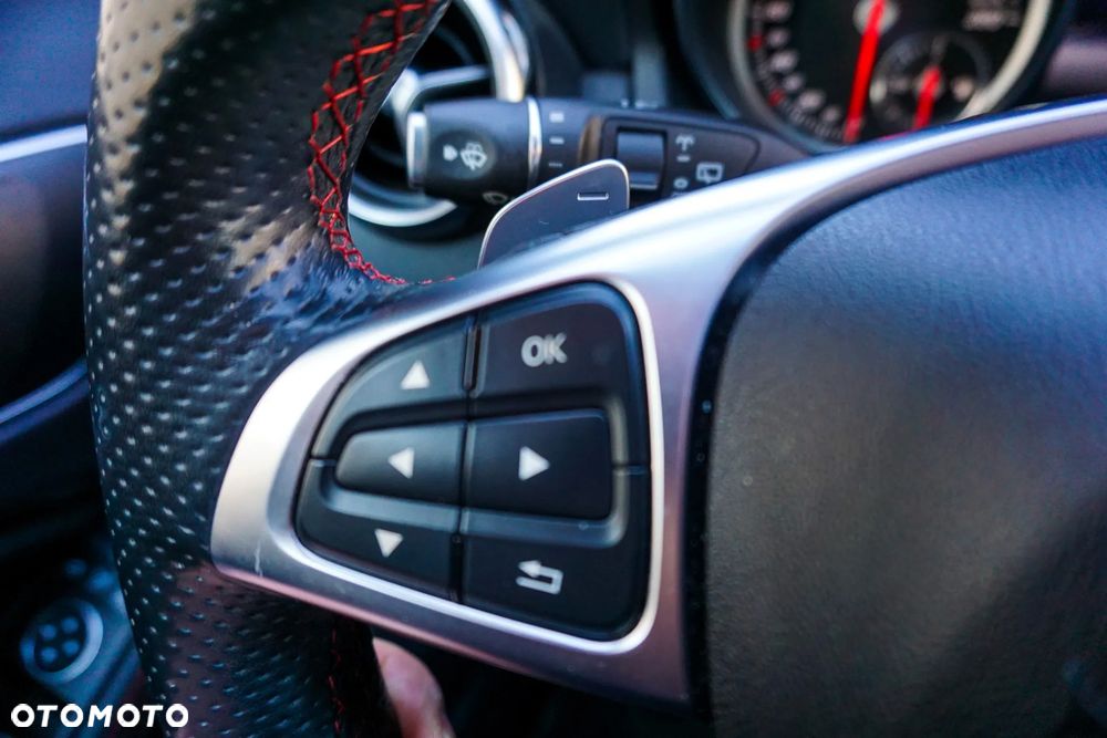 Mercedes-Benz GLA 200 7G-DCT AMG Line - 30