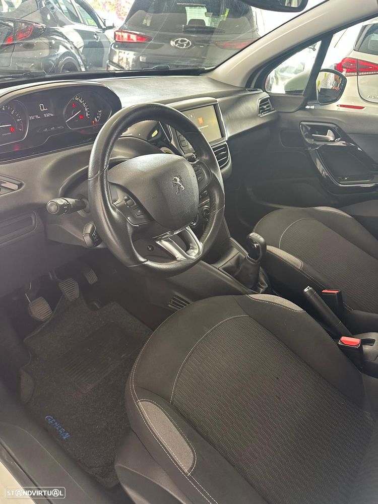 Peugeot 208 1.2 PureTech Allure - 11