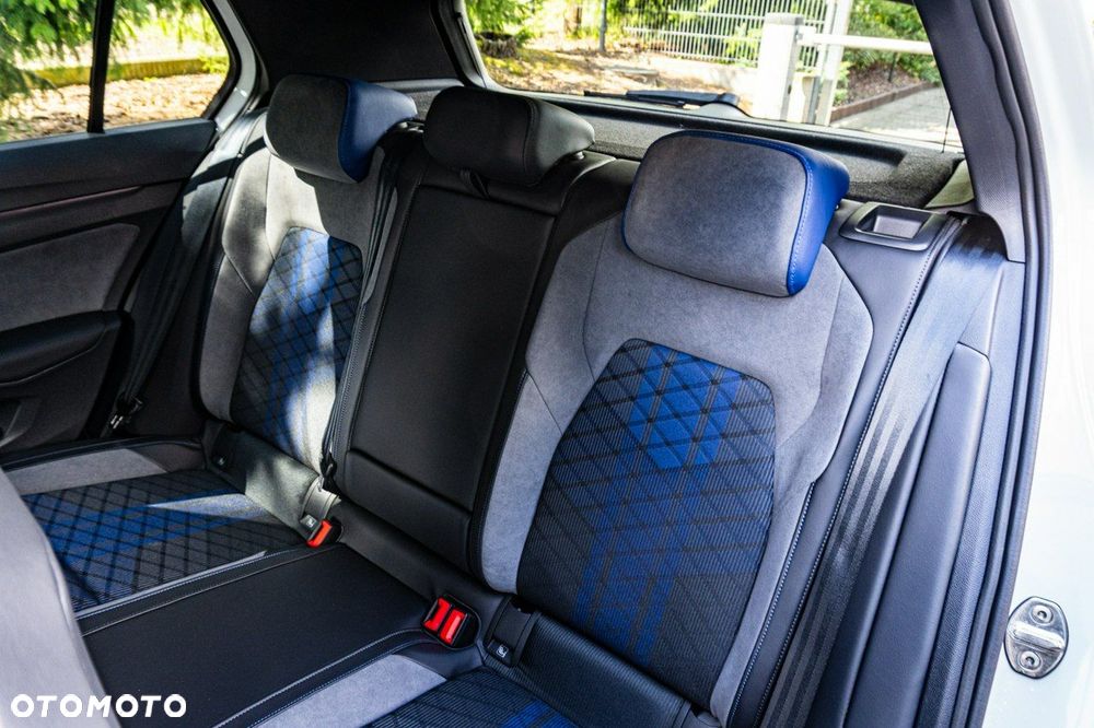 Volkswagen Golf - 32