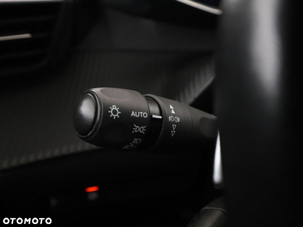 Peugeot 2008 BlueHDi 130 EAT8 Allure - 38