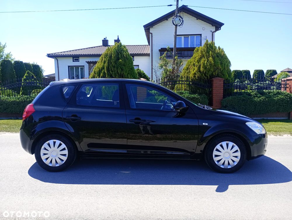 Kia Ceed 1.4 CVVT Attract - 17