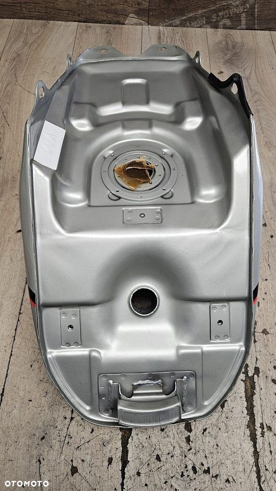 Zbiornik Paliwa Suzuki RG 250 Gamma Walter Wolf Edition  44100-40870-31P - 10