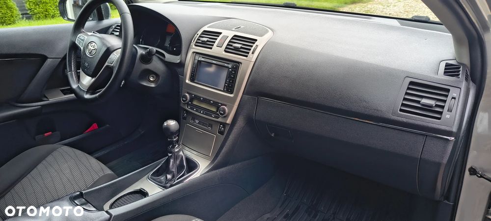 Toyota Avensis - 25