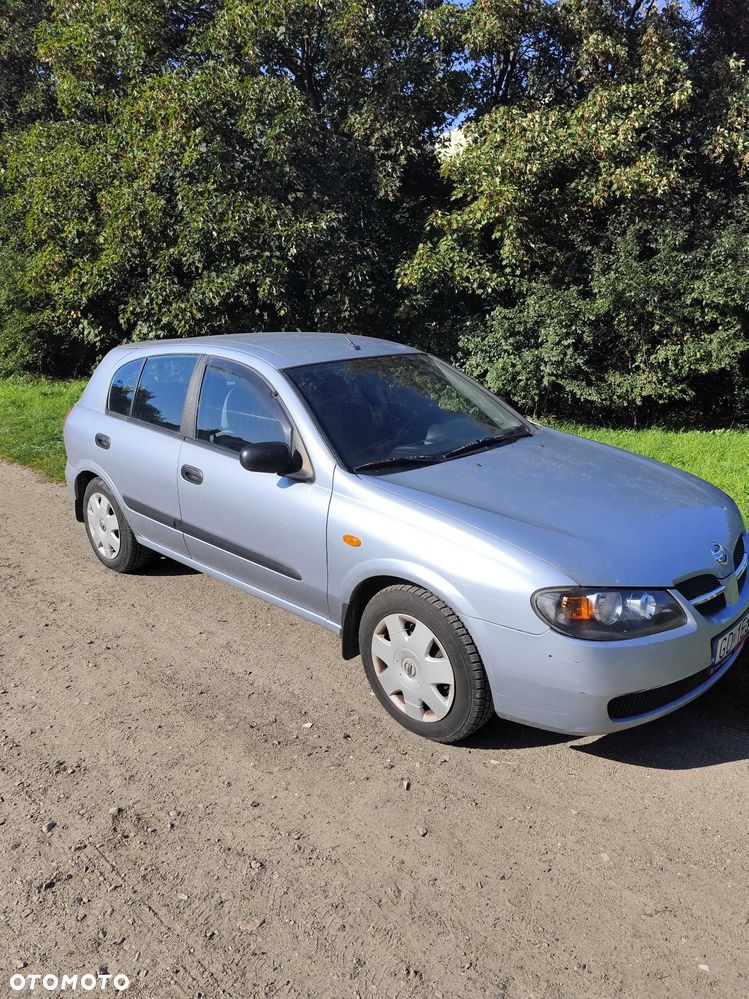 Nissan Almera - 1