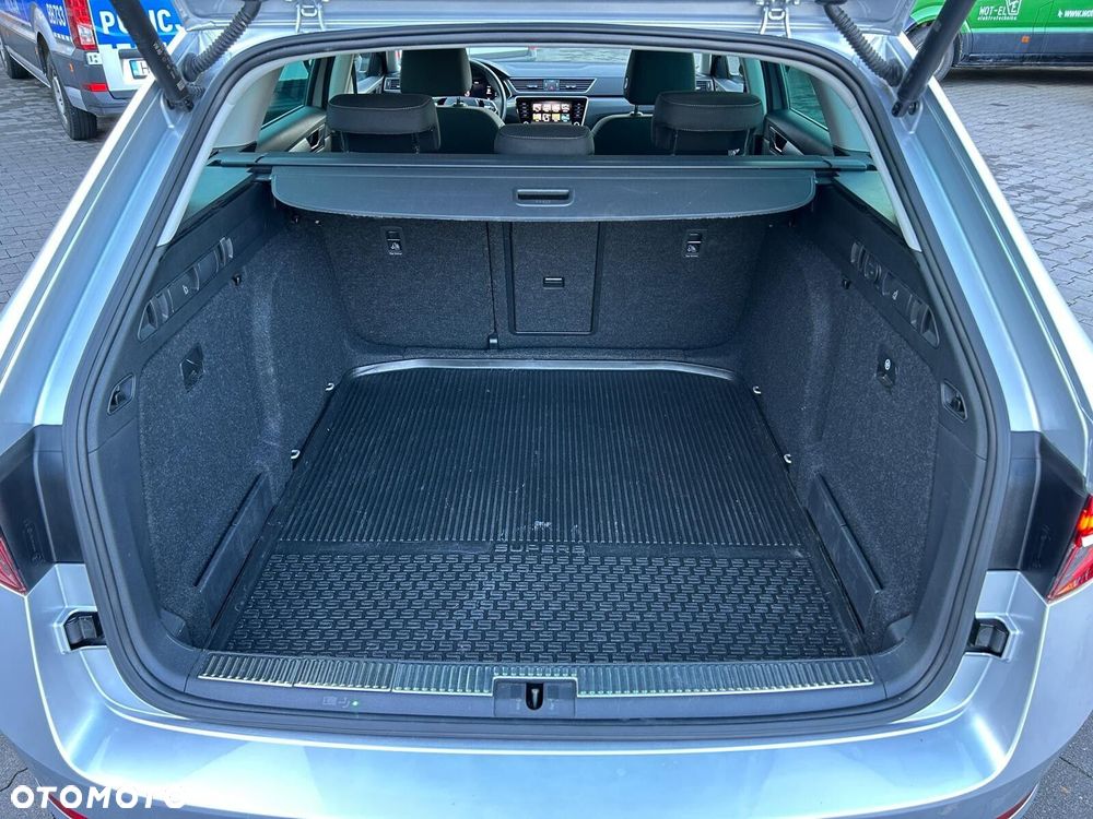 Skoda Superb 2.0 TDI SCR Style DSG - 10