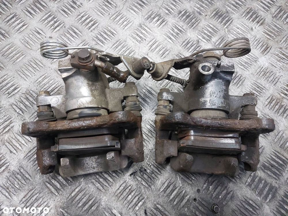 TARCZE HAMULCOWE TYŁ + KLOCKI + ZACISKI VOLKSWAGEN PASSAT B5 - 6