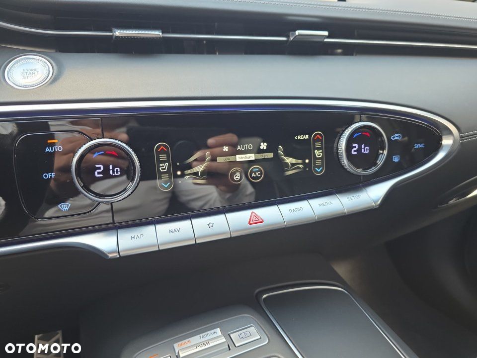 Genesis GV70 - 16