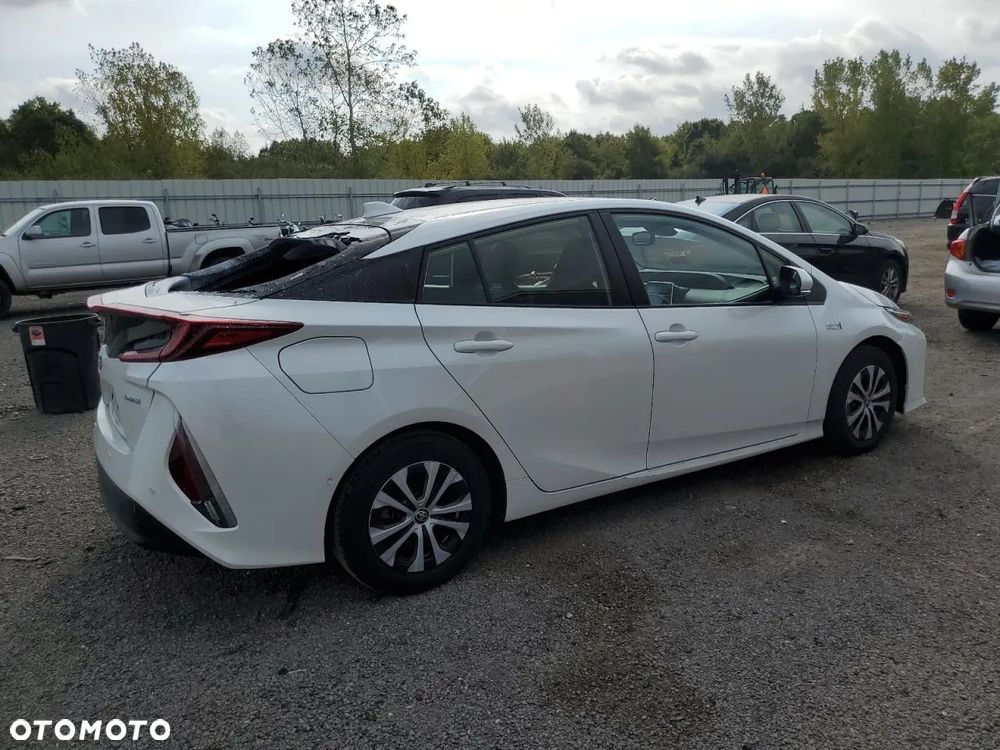 Toyota Prius - 4