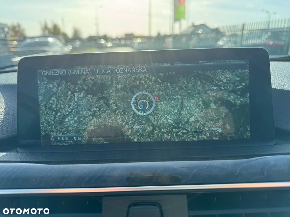 BMW Seria 3 320d Luxury Line - 28