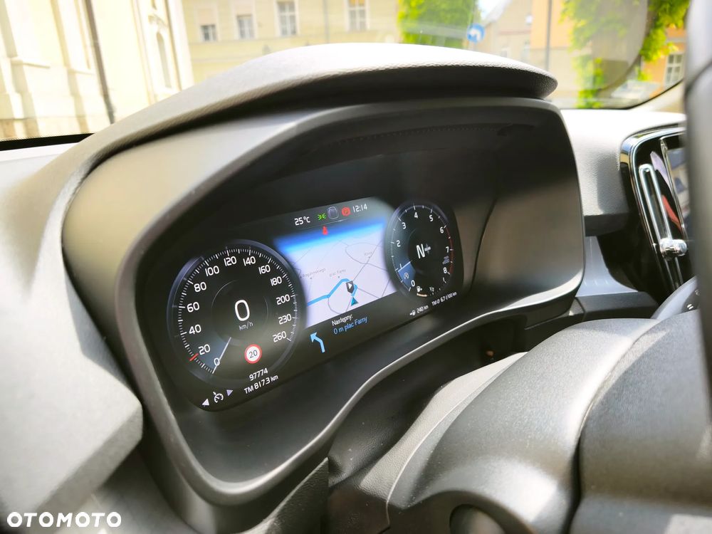 Volvo XC 40 T3 Momentum - 17