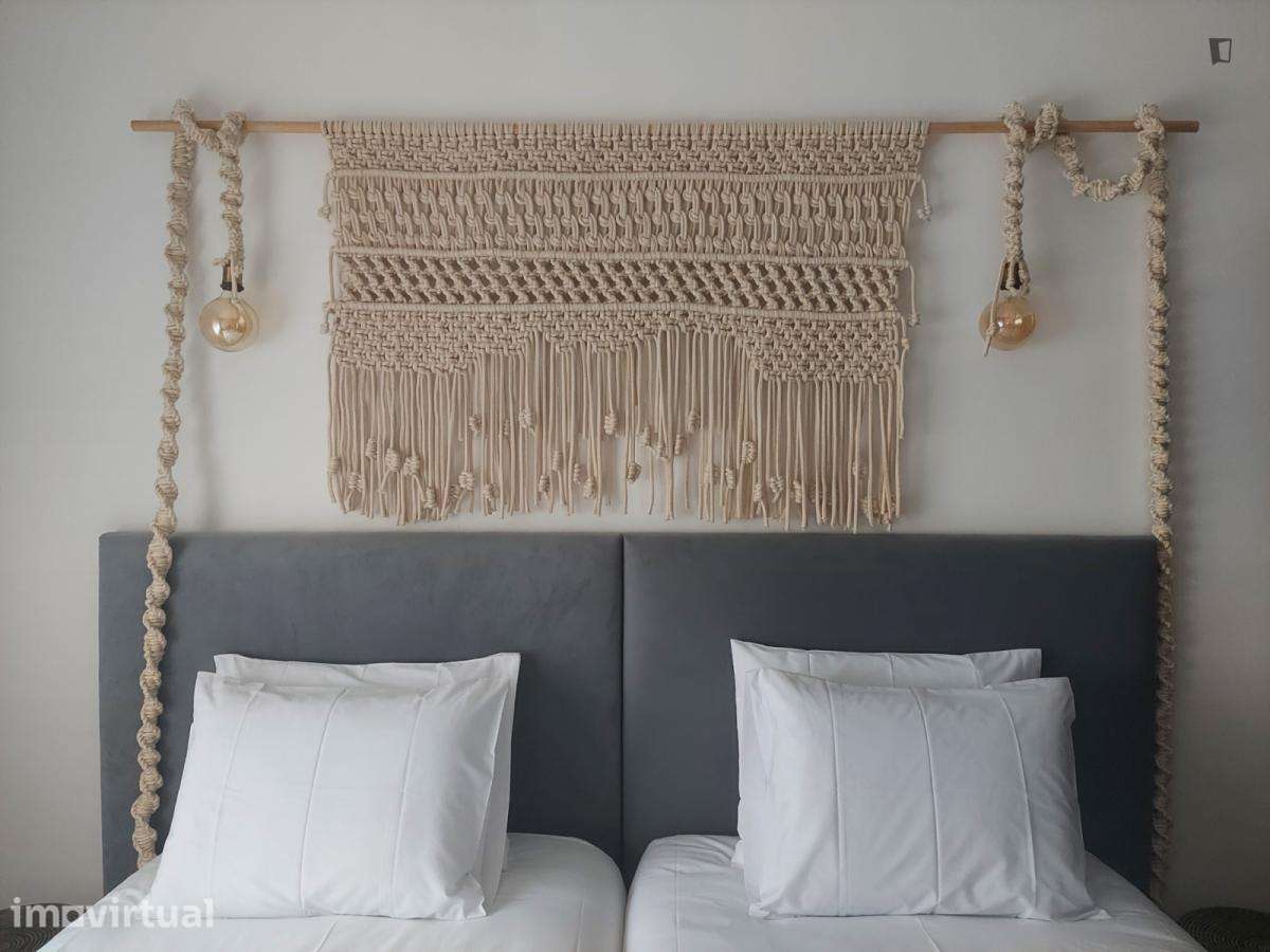 Quarto - localizado em Santa Marinha Porto - Grande imagem: 2/20