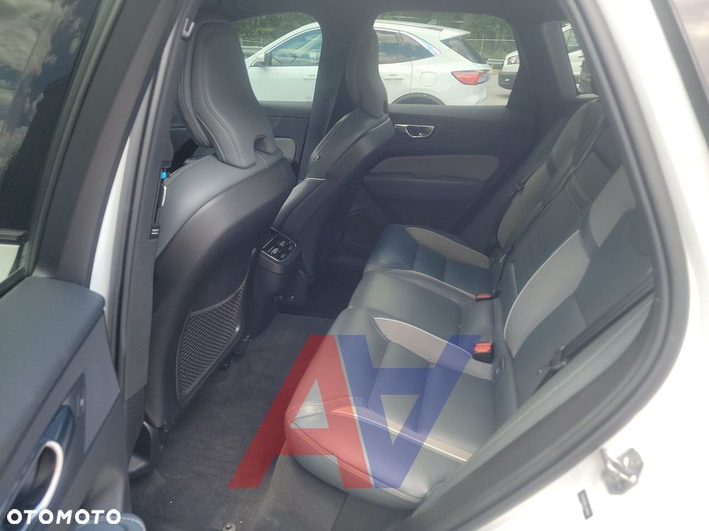 Volvo XC 60 T5 AWD R-Design - 10