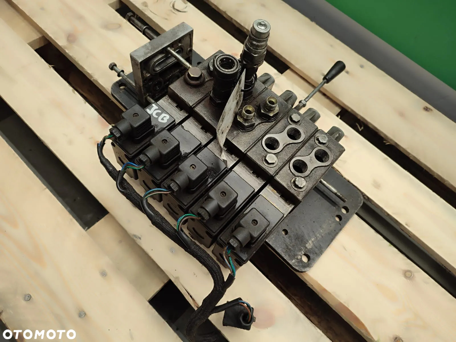 Rozdzielacz hydrauliczny 157H3889 MATBRO TS 260 - 3