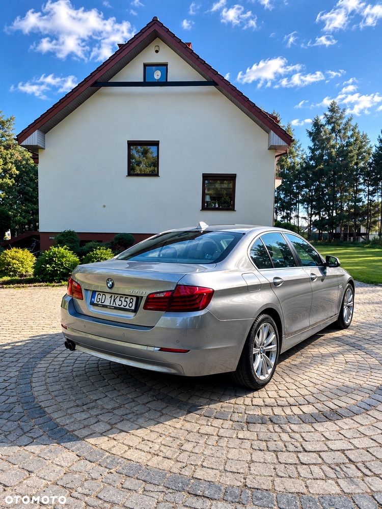 BMW Seria 5 528i Sport-Aut Luxury Line - 6