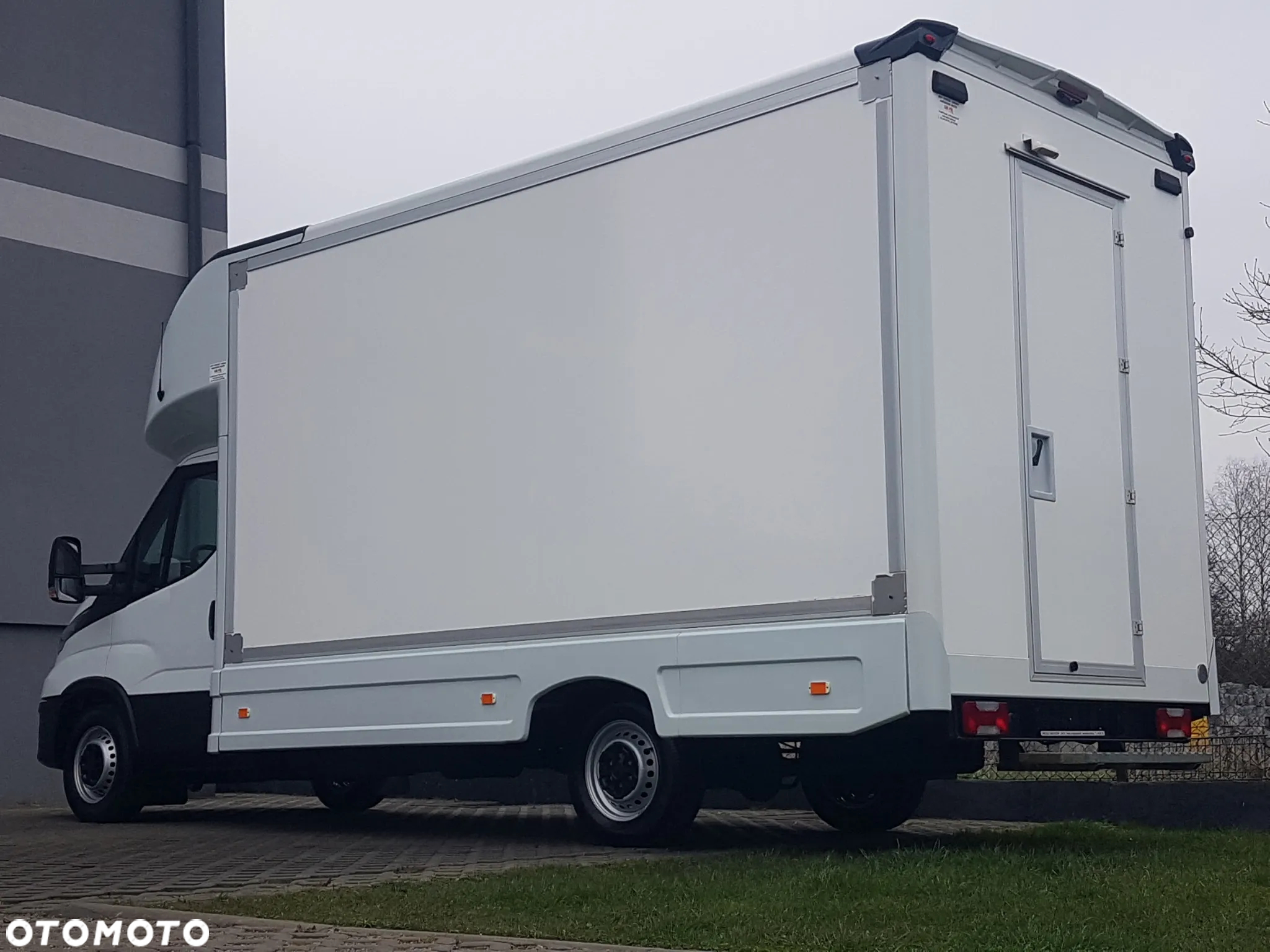 Iveco DAILY KONTENER NISKOPODŁOGOWY 4,43x2,23x2,42 SKLEP BAR FOODTRUCK KAMPER KLIMA - 28