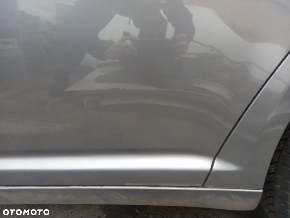 TOYOTA AVENSIS T25 DRZWI LEWY TYŁ LEWE TYLNE 1E5 - 5