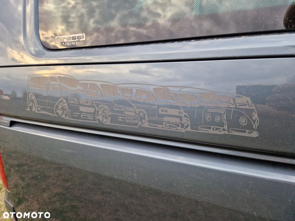 Volkswagen Multivan - 26