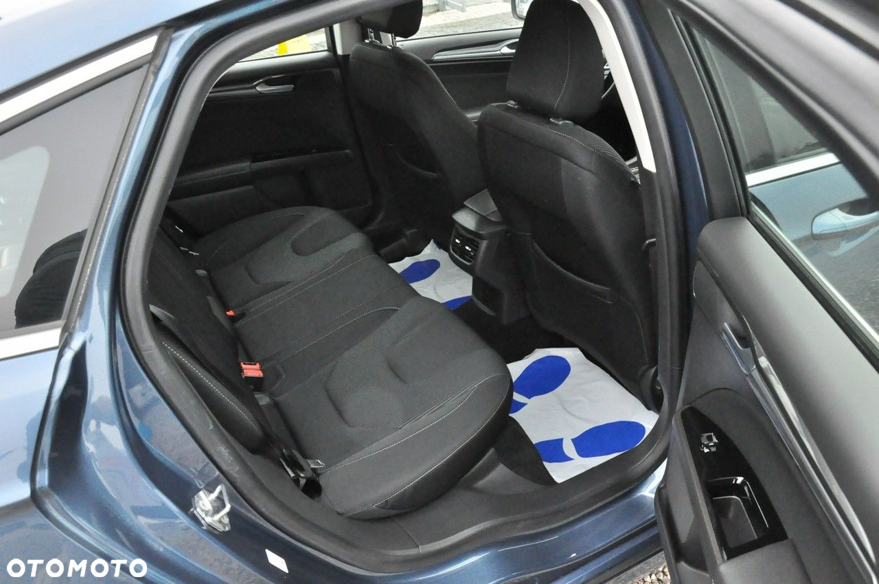 Ford Mondeo - 38