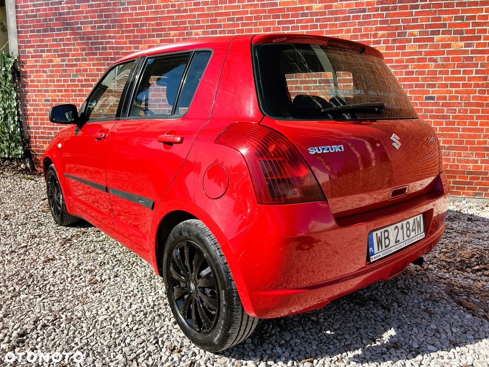 Suzuki Swift - 4