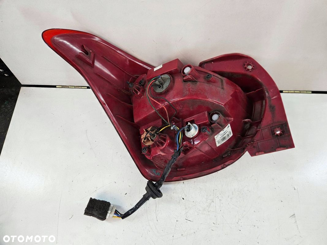 Hyundai i10 2 II 13- prawa lampa tylna tył - 5