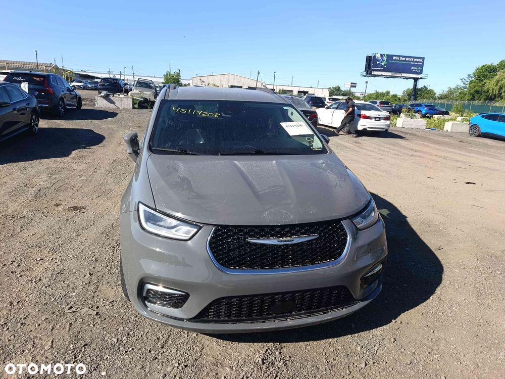 Chrysler Pacifica - 20