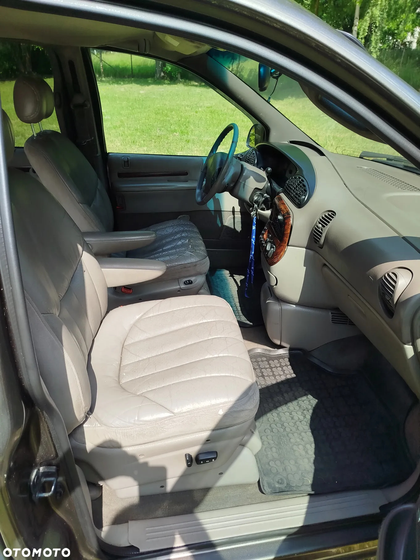 Chrysler Town & Country 3.8 - 10