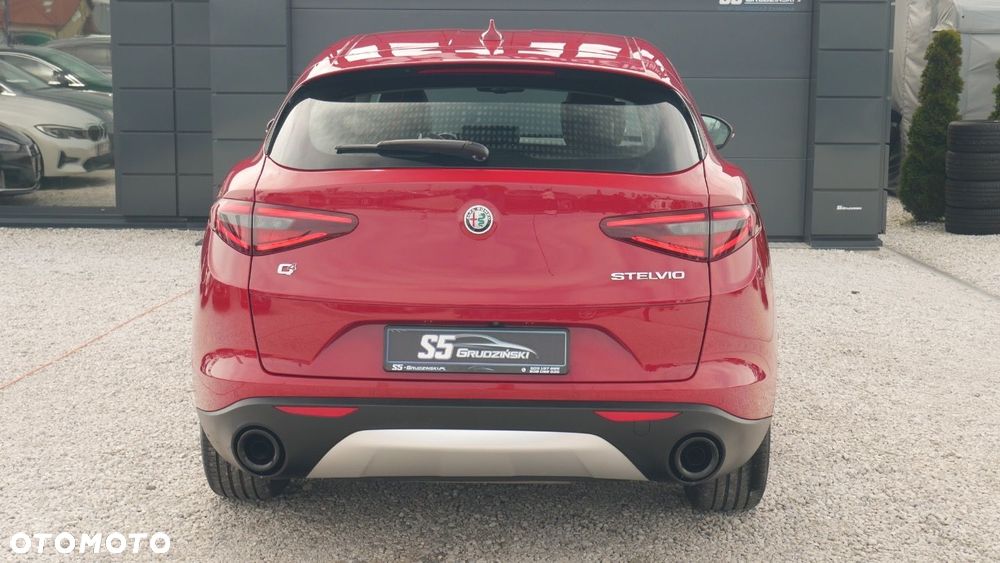 Alfa Romeo Stelvio - 7