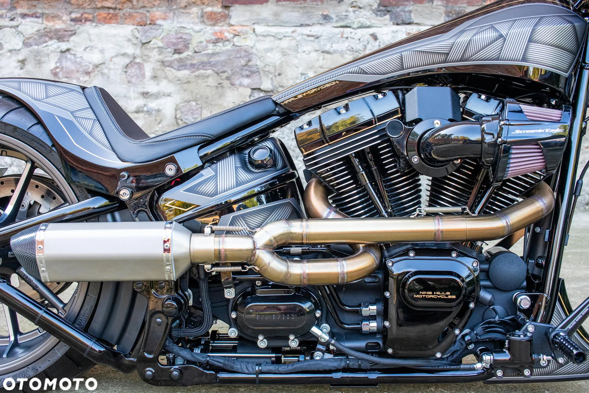 Harley-Davidson Softail Breakout - 20