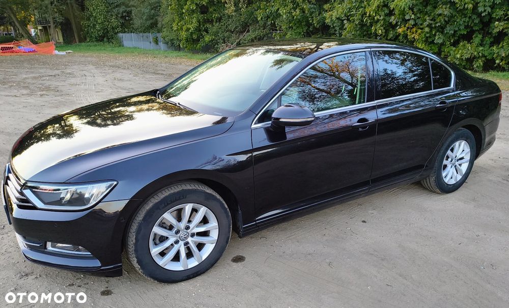 Volkswagen Passat - 1