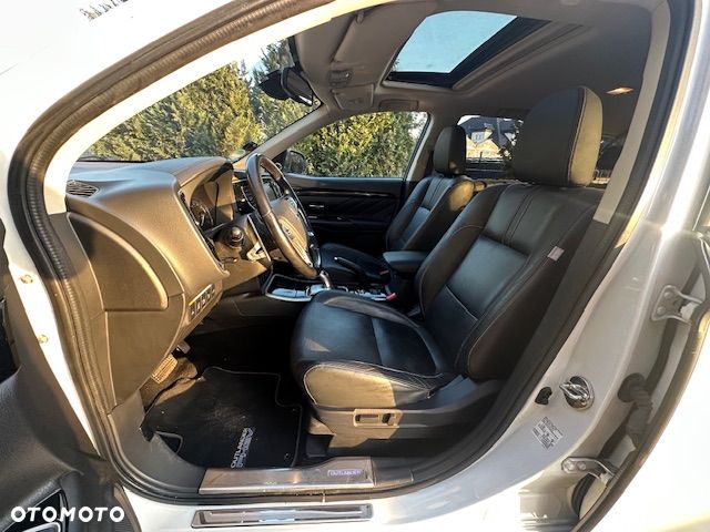 Mitsubishi Outlander 2.0 4WD Top - 24