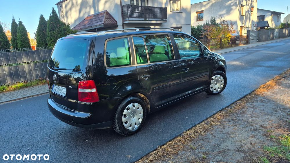 Volkswagen Touran - 3