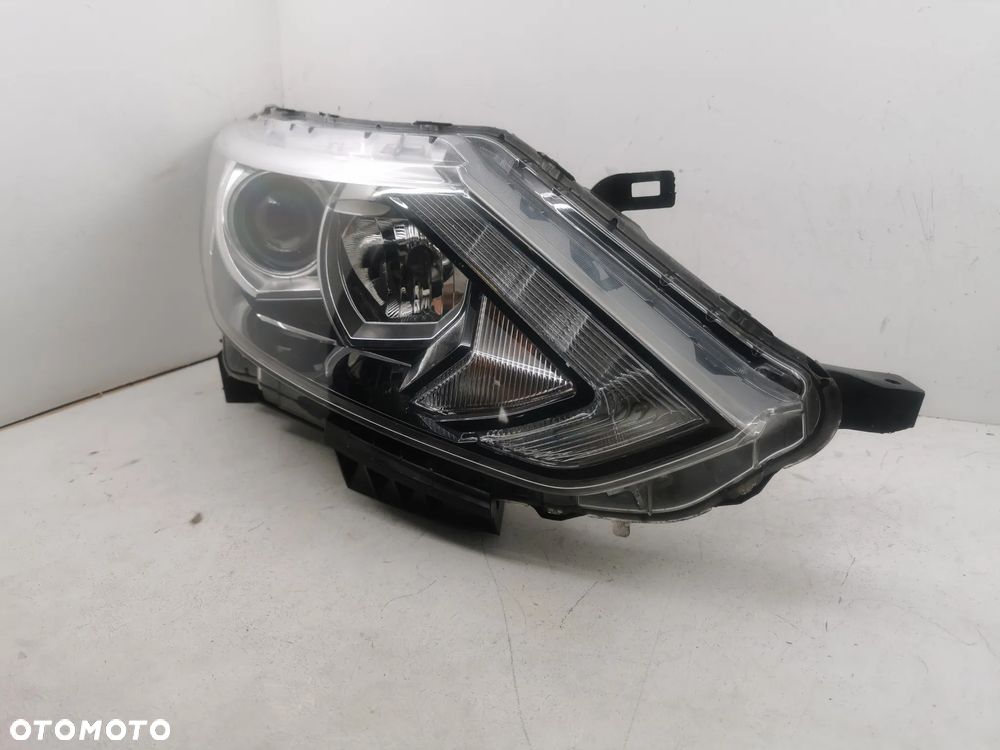 Lampa przednia prawa Nissan Qashqai J11 - 8