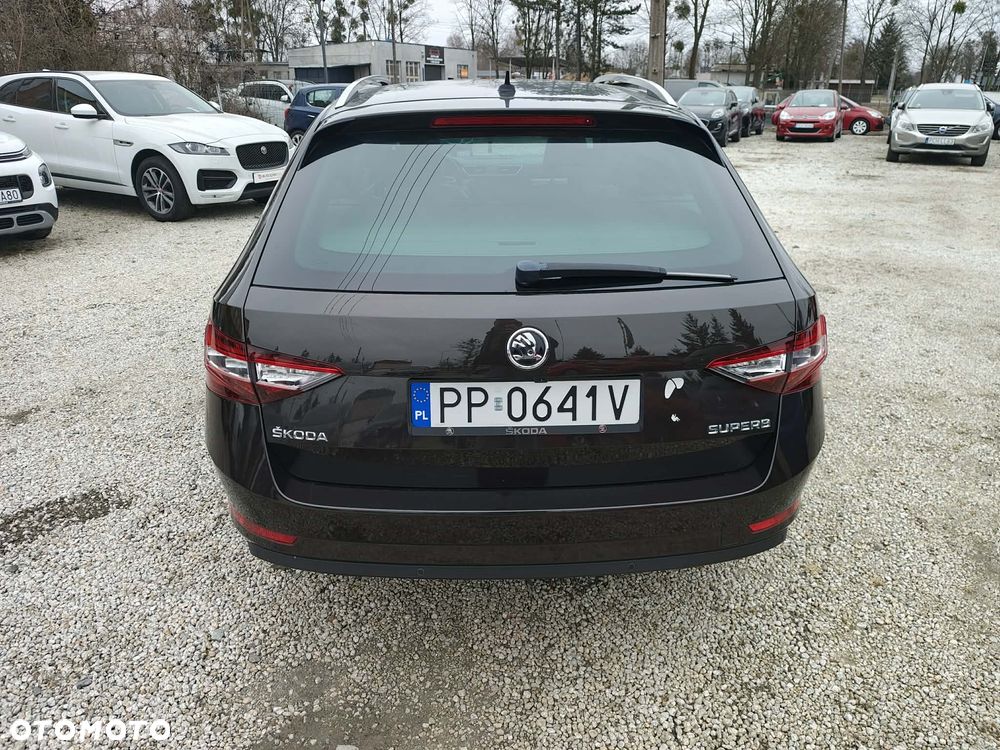 Skoda Superb 2.0 TDI DSG Premium Edition - 6